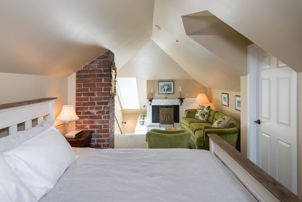 The English Bay Inn Лэнгли Экстерьер фото